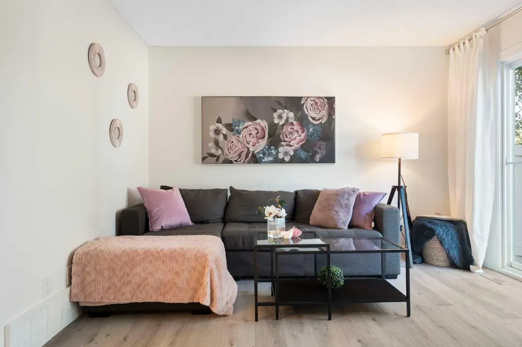 251 90 Avenue SE Calgary AB T2J 0A4