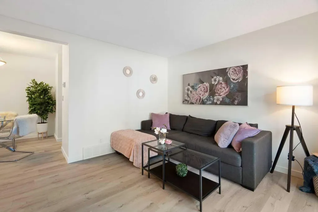 251 90 Avenue SE Calgary AB T2J 0A4
