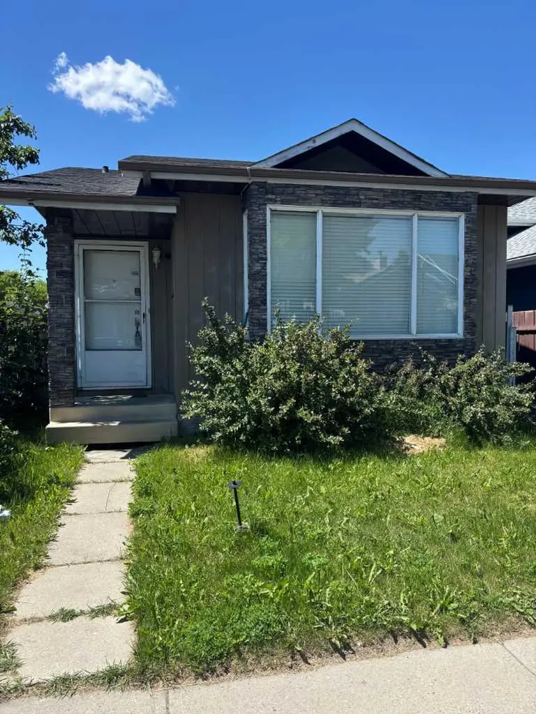 31 Martindale Close NE Calgary AB T3J 2V2