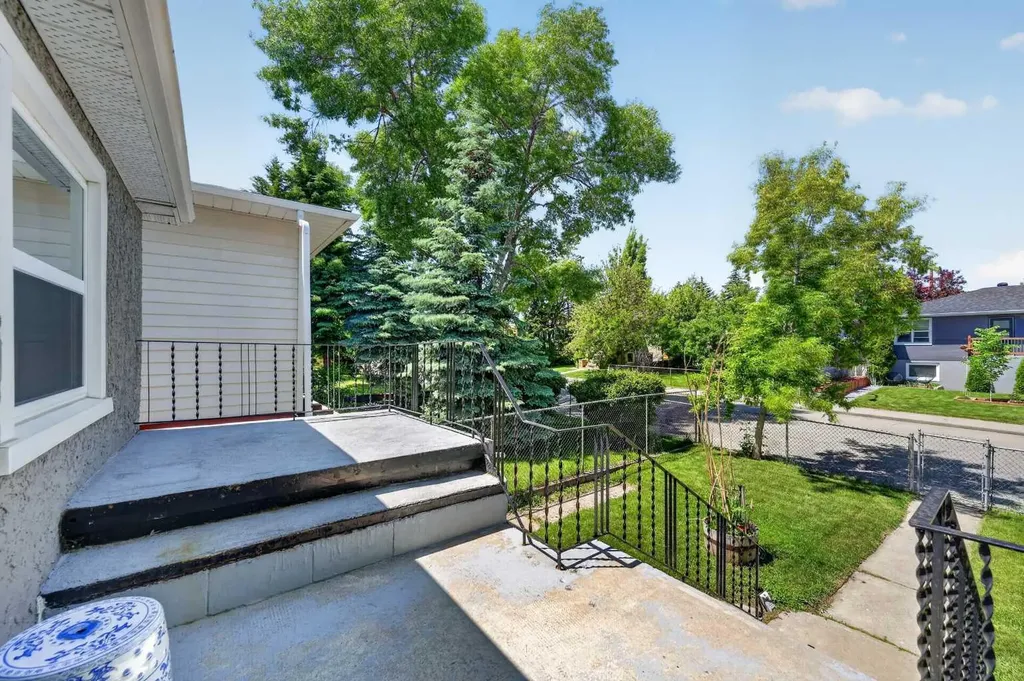 1212 Bantry Street NE Calgary AB T2E 5E7