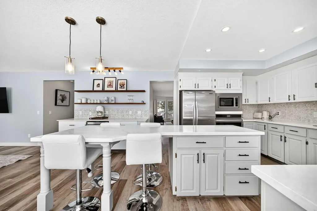 47 Canterbury Court SW Calgary AB T2W 6C2