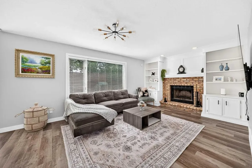 47 Canterbury Court SW Calgary AB T2W 6C2