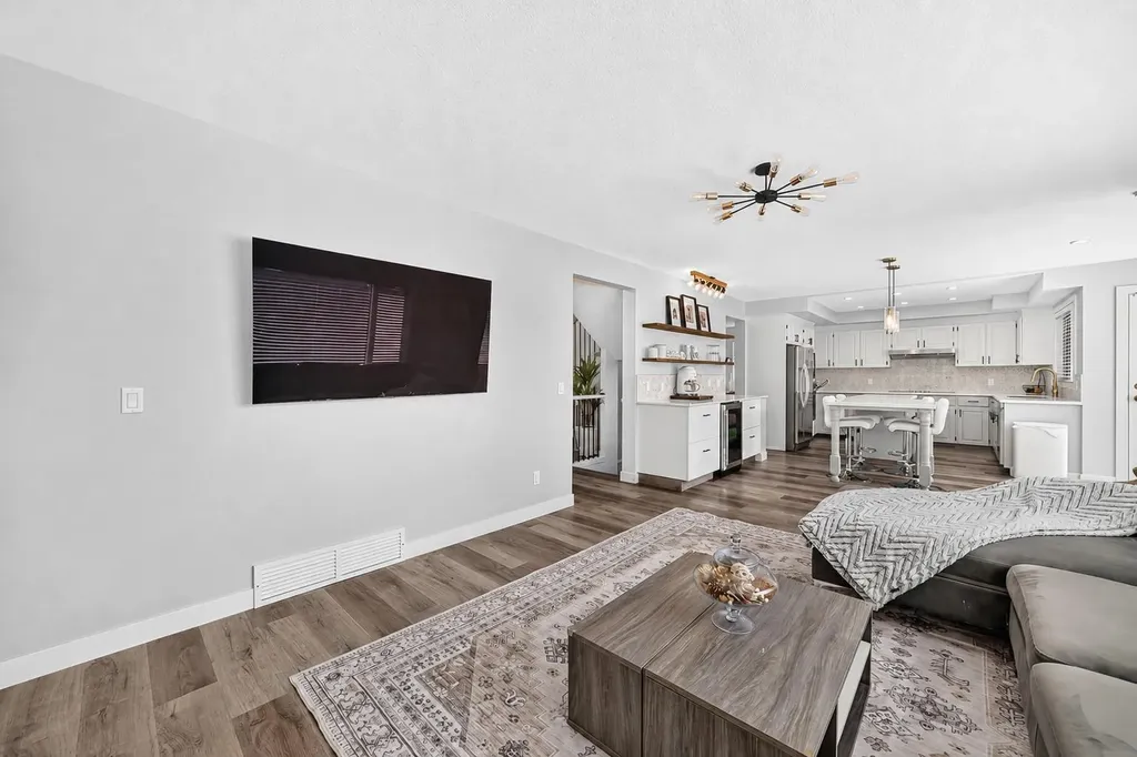 47 Canterbury Court SW Calgary AB T2W 6C2