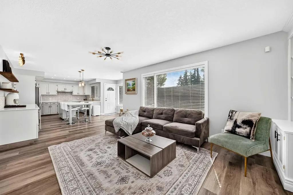 47 Canterbury Court SW Calgary AB T2W 6C2