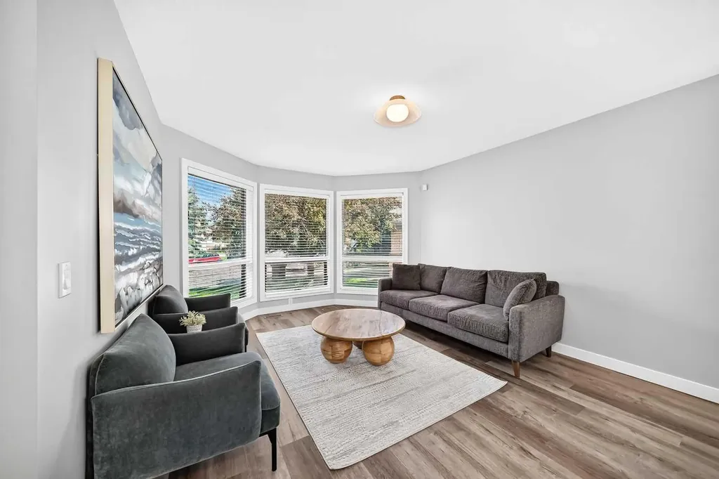 47 Canterbury Court SW Calgary AB T2W 6C2