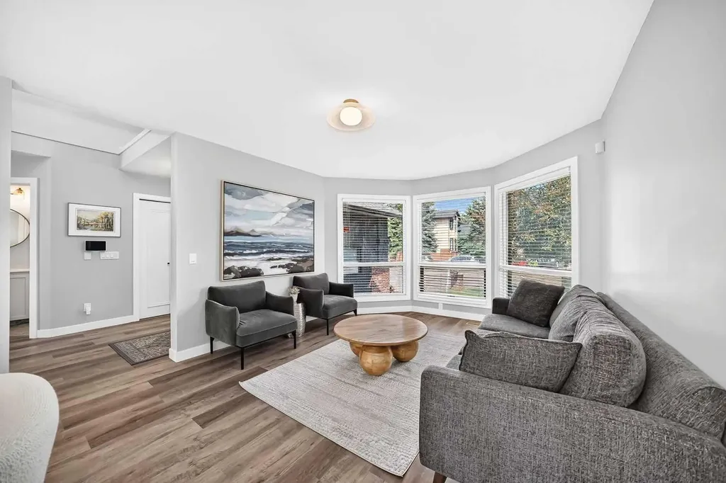 47 Canterbury Court SW Calgary AB T2W 6C2