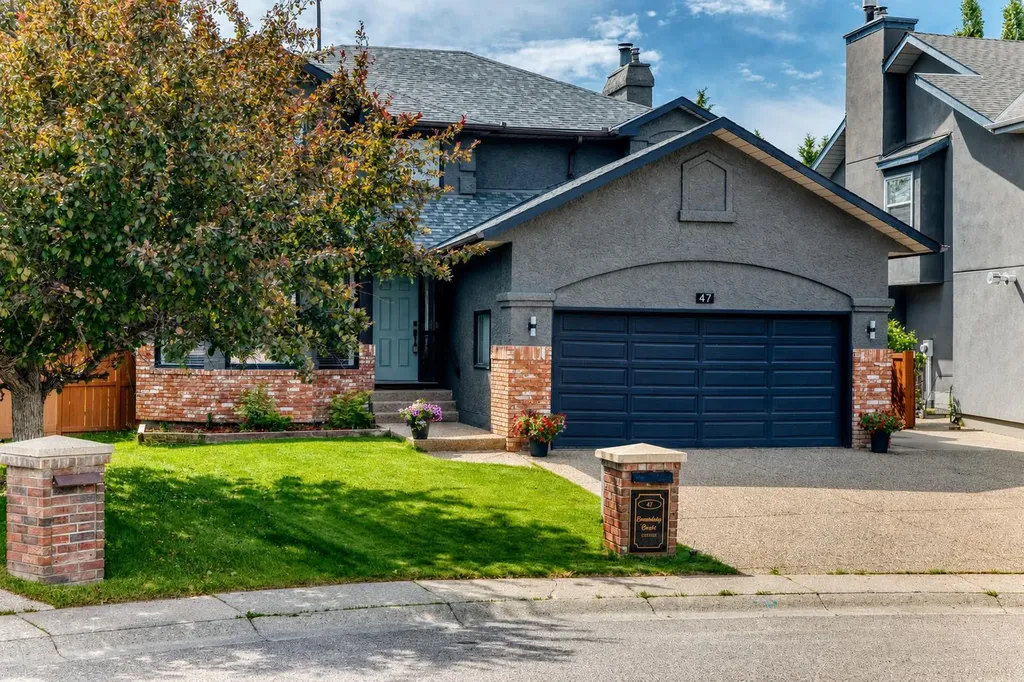 47 Canterbury Court SW Calgary AB T2W 6C2