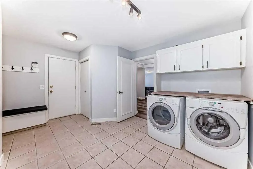 47 Canterbury Court SW Calgary AB T2W 6C2