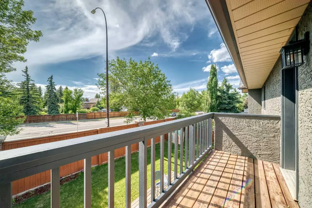 47 Canterbury Court SW Calgary AB T2W 6C2