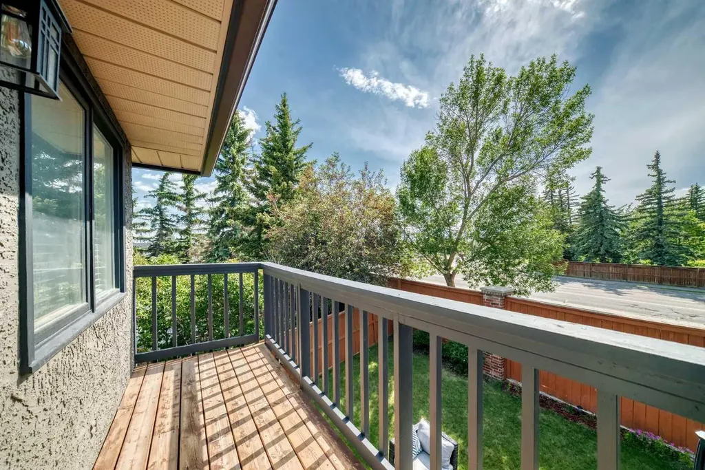47 Canterbury Court SW Calgary AB T2W 6C2