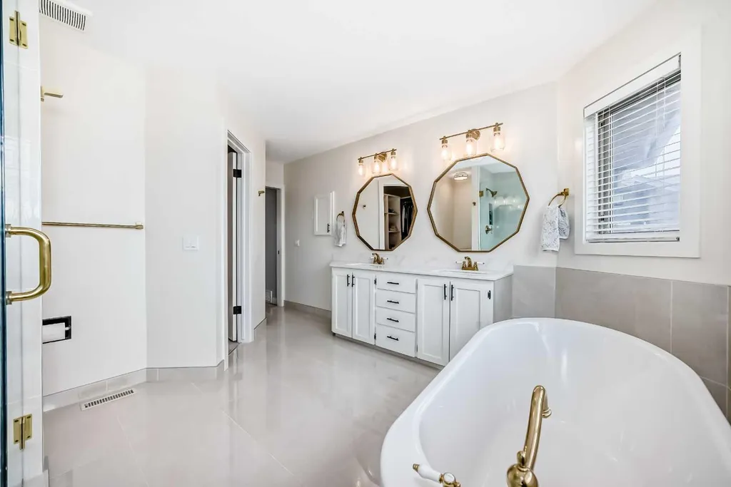 47 Canterbury Court SW Calgary AB T2W 6C2