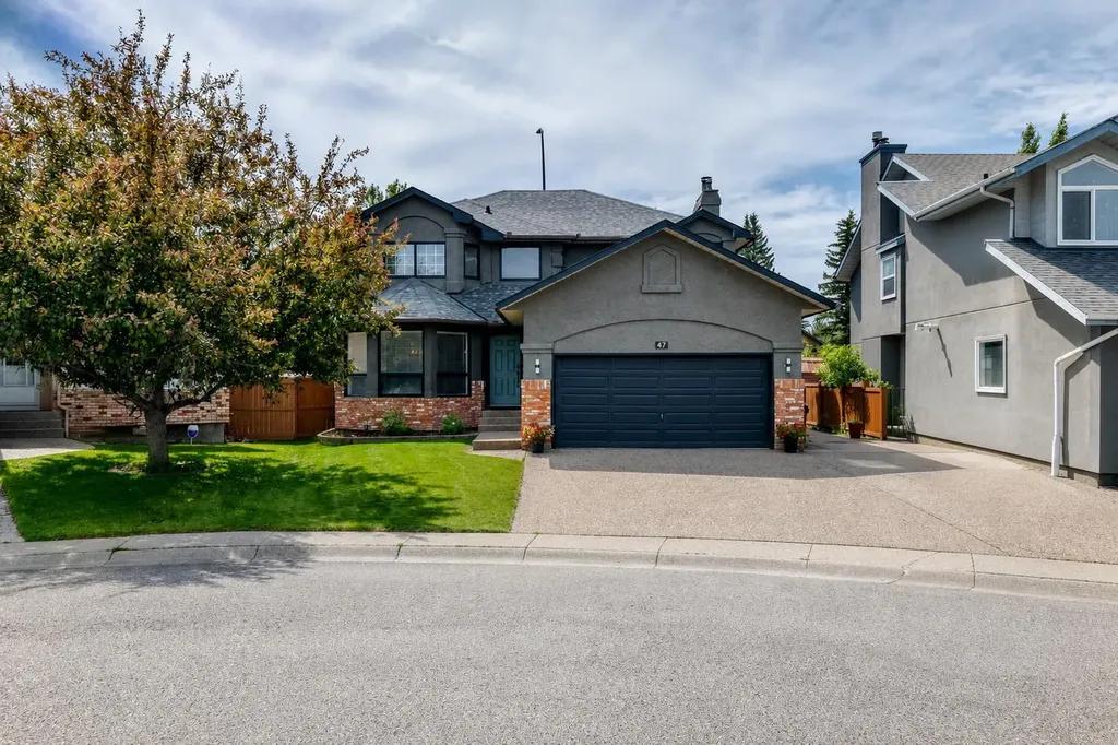 47 Canterbury Court SW Calgary AB T2W 6C2