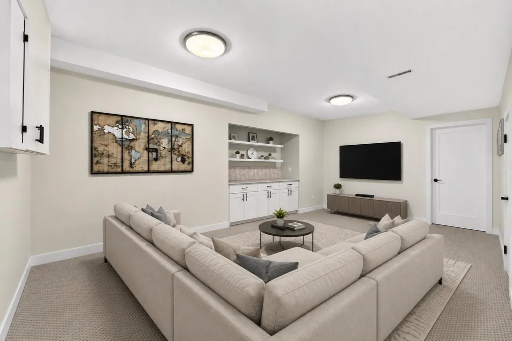 47 Canterbury Court SW Calgary AB T2W 6C2
