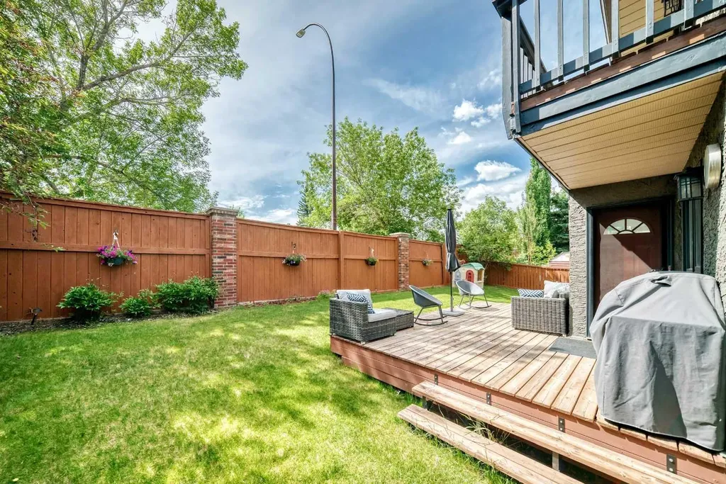 47 Canterbury Court SW Calgary AB T2W 6C2