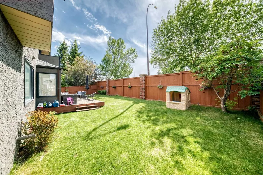 47 Canterbury Court SW Calgary AB T2W 6C2