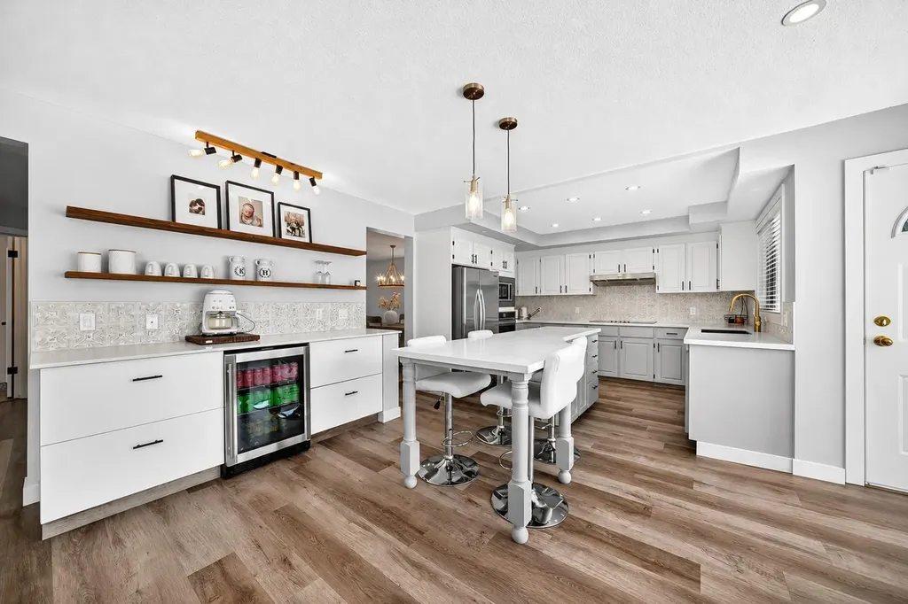 47 Canterbury Court SW Calgary AB T2W 6C2
