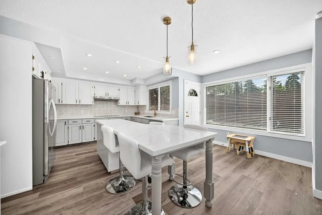 47 Canterbury Court SW Calgary AB T2W 6C2