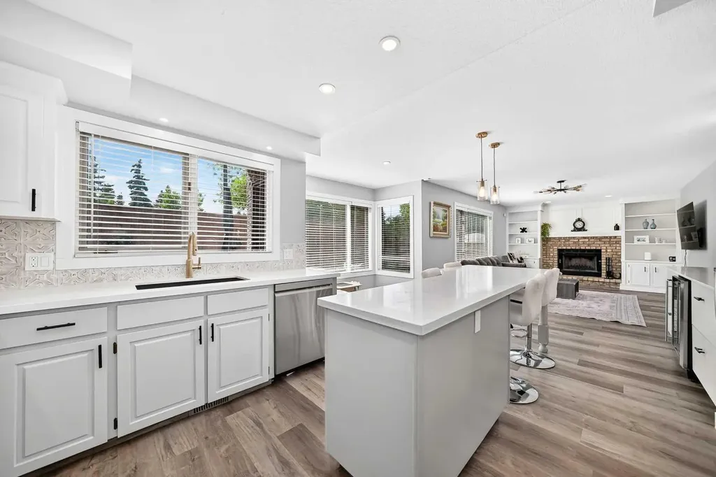 47 Canterbury Court SW Calgary AB T2W 6C2