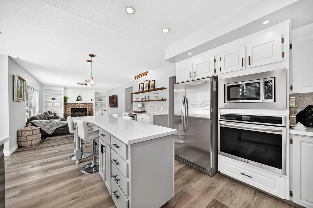 47 Canterbury Court SW Calgary AB T2W 6C2