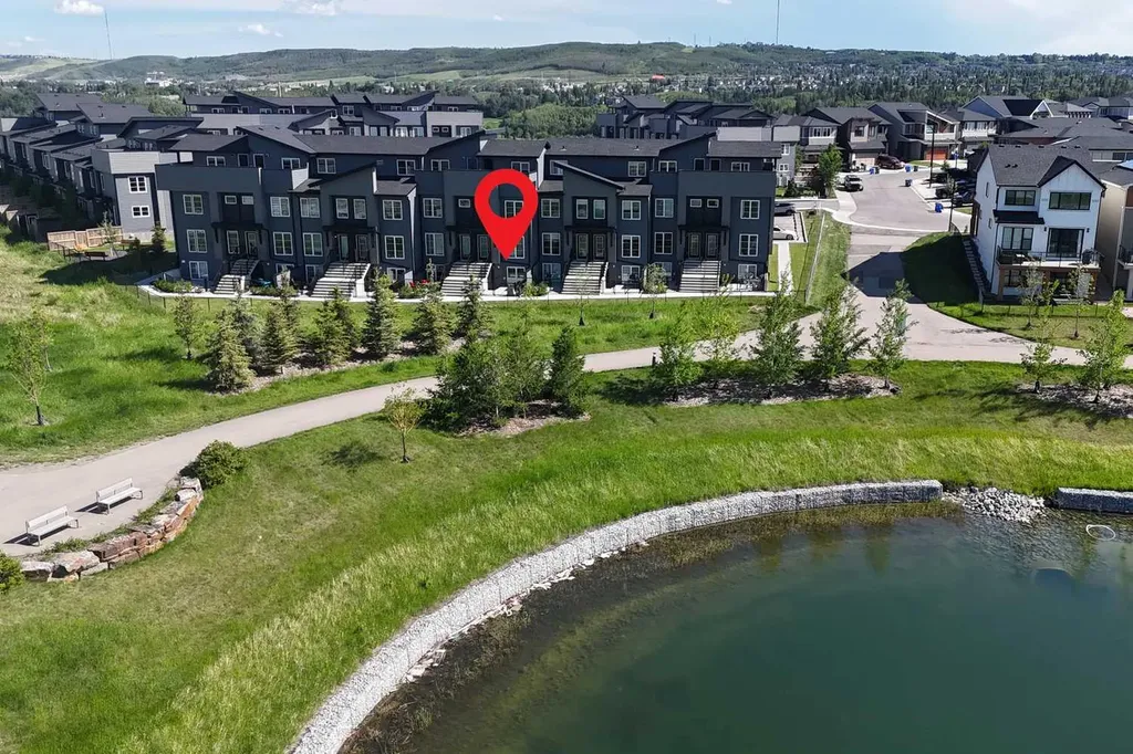 260 Rowley Way NW Calgary AB T3L 0H5
