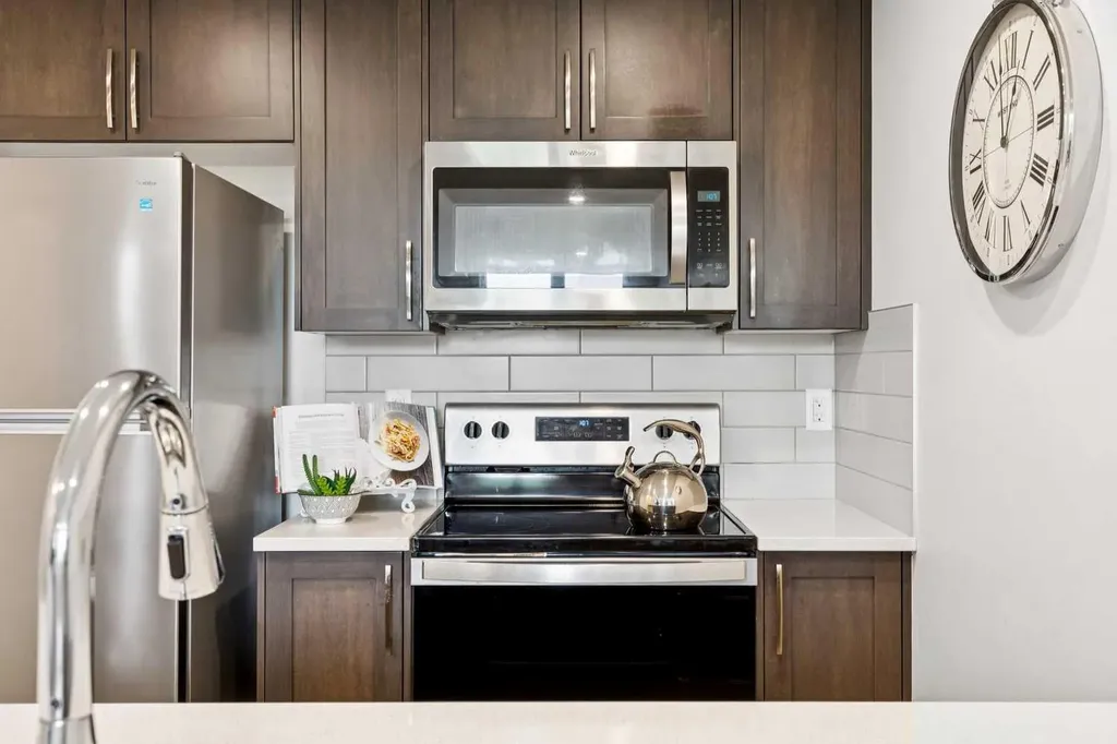 260 Rowley Way NW Calgary AB T3L 0H5