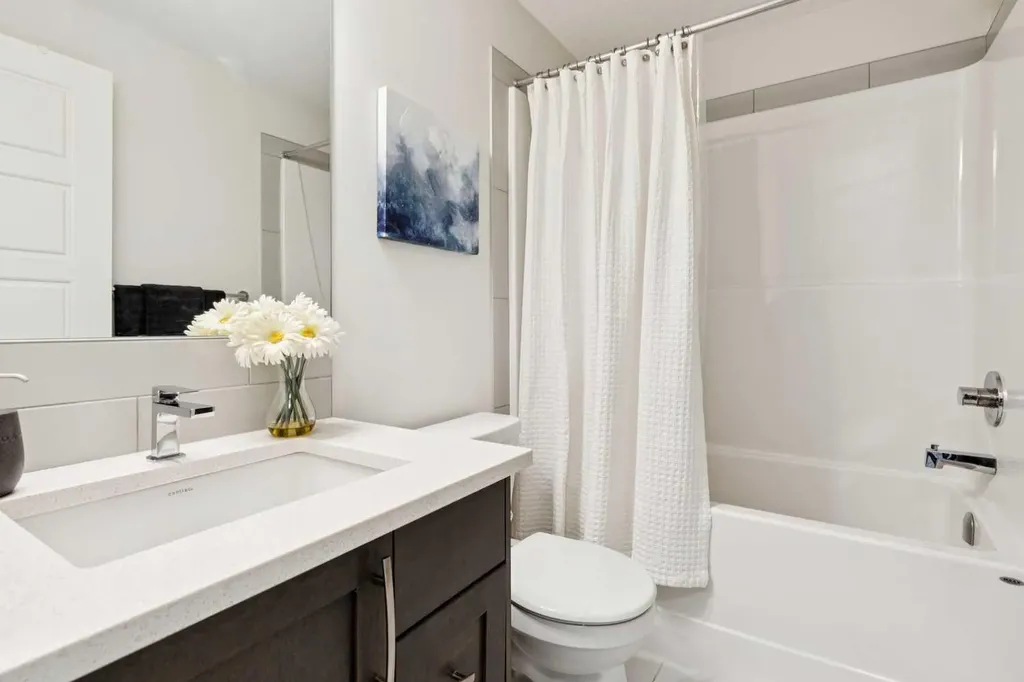 260 Rowley Way NW Calgary AB T3L 0H5