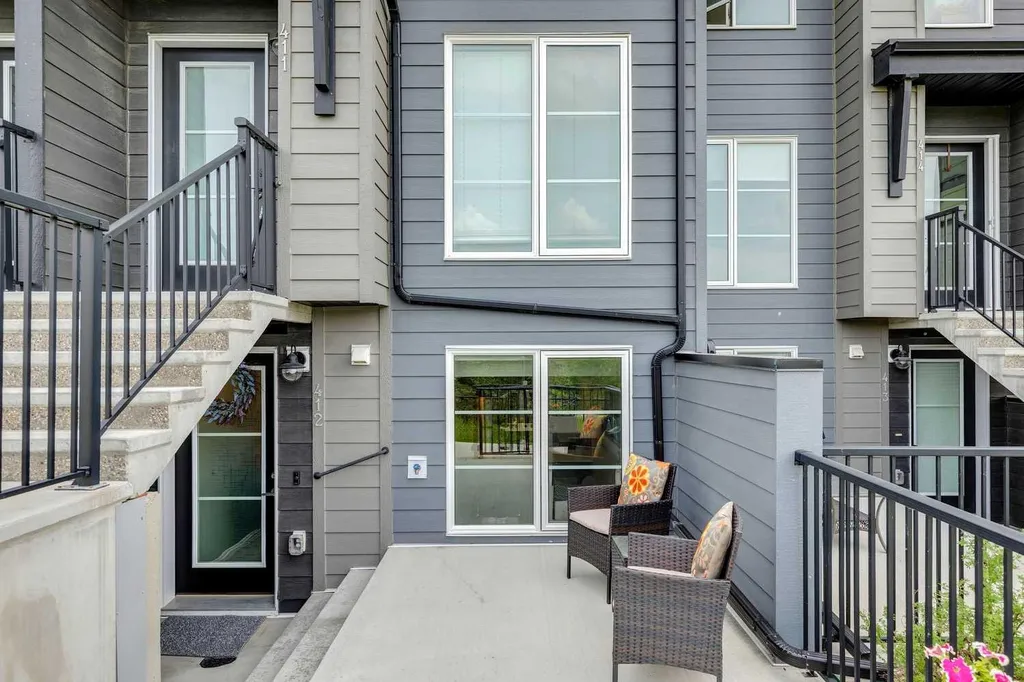 260 Rowley Way NW Calgary AB T3L 0H5