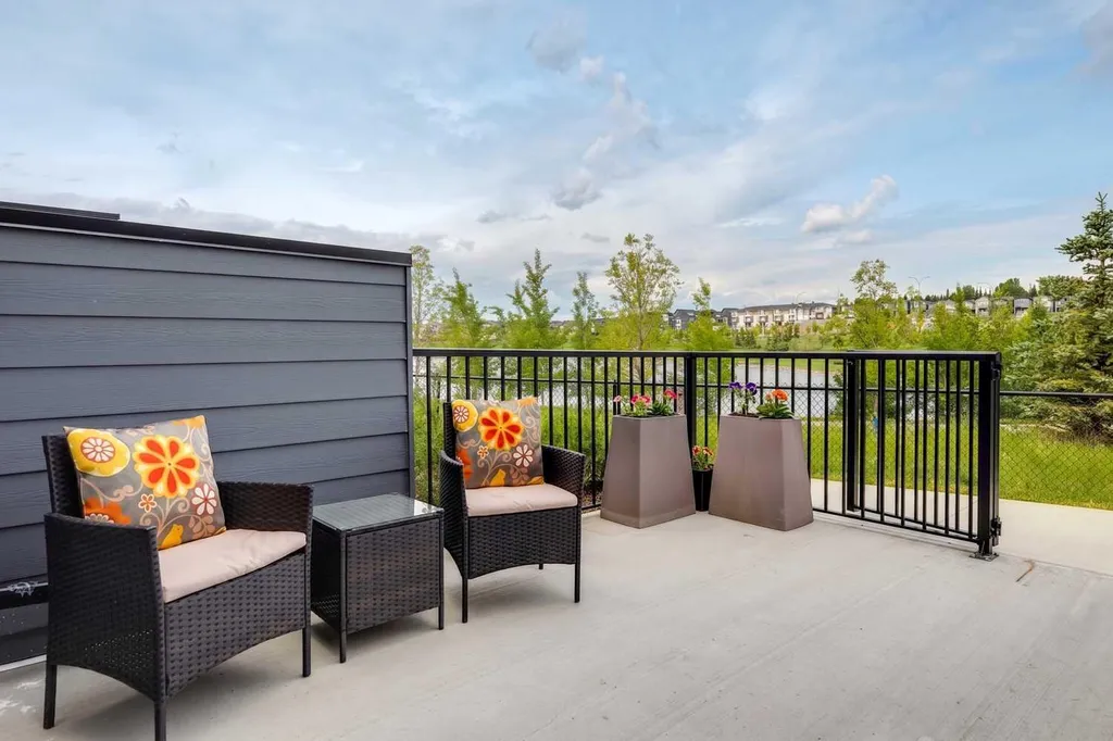 260 Rowley Way NW Calgary AB T3L 0H5