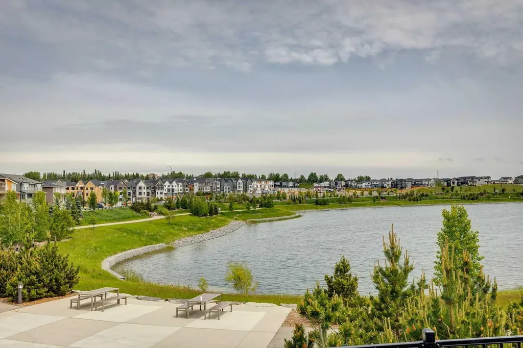 260 Rowley Way NW Calgary AB T3L 0H5