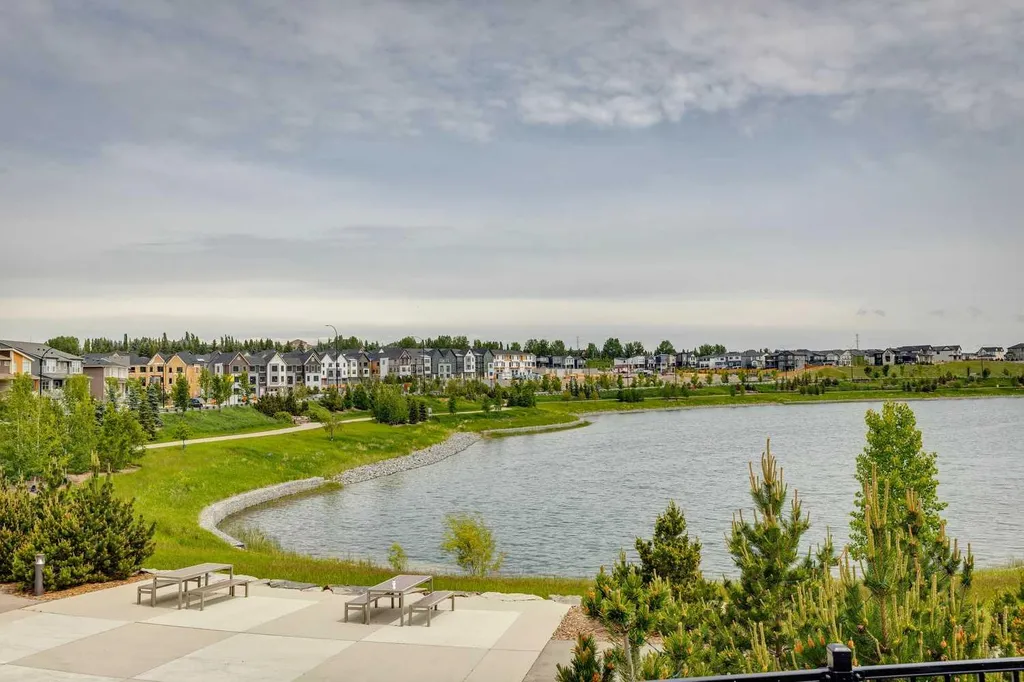 260 Rowley Way NW Calgary AB T3L 0H5