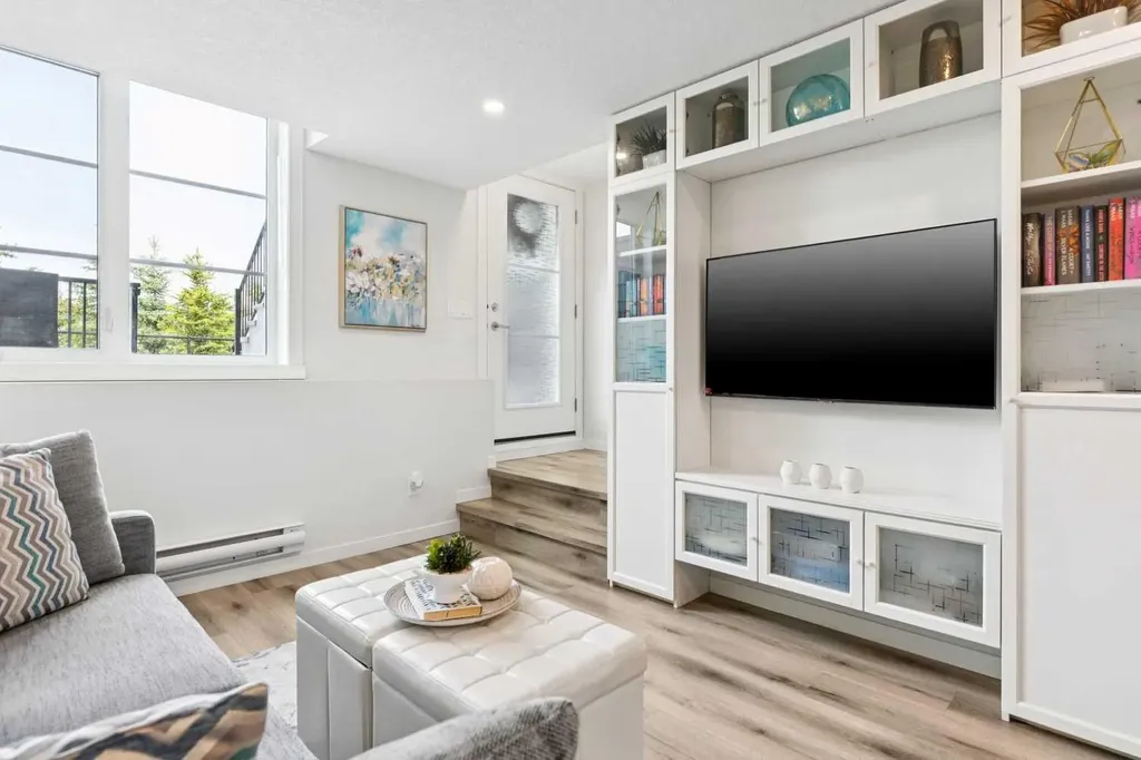 260 Rowley Way NW Calgary AB T3L 0H5