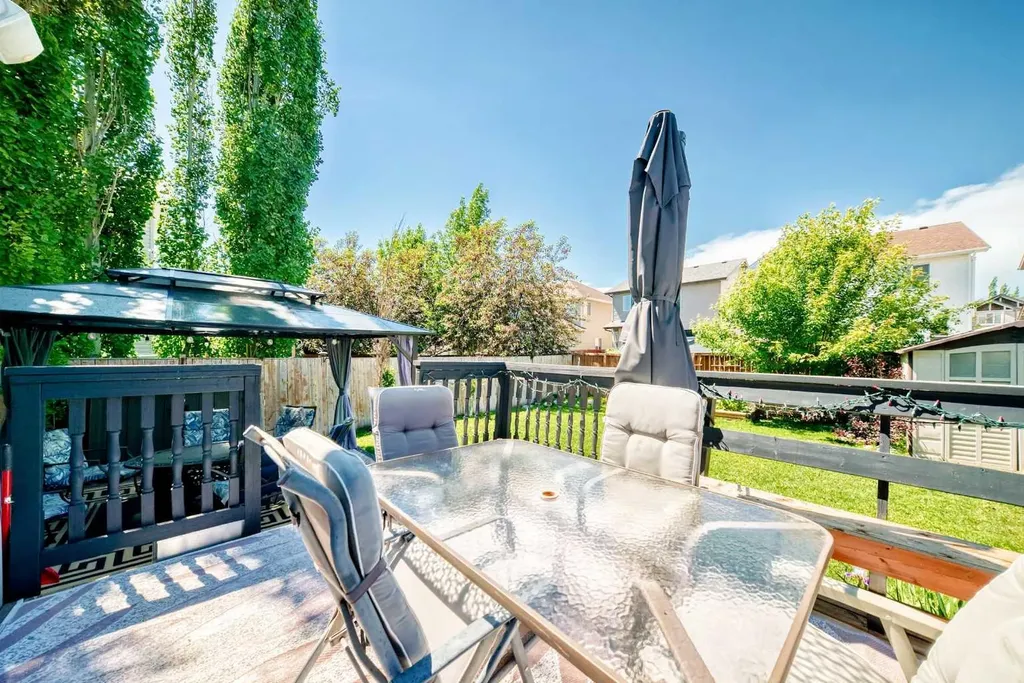24 Brightonstone Gardens SE Calgary AB T2Z 0C7