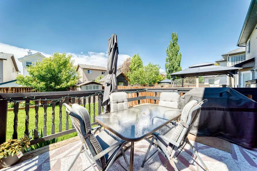 24 Brightonstone Gardens SE Calgary AB T2Z 0C7