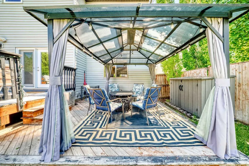 24 Brightonstone Gardens SE Calgary AB T2Z 0C7