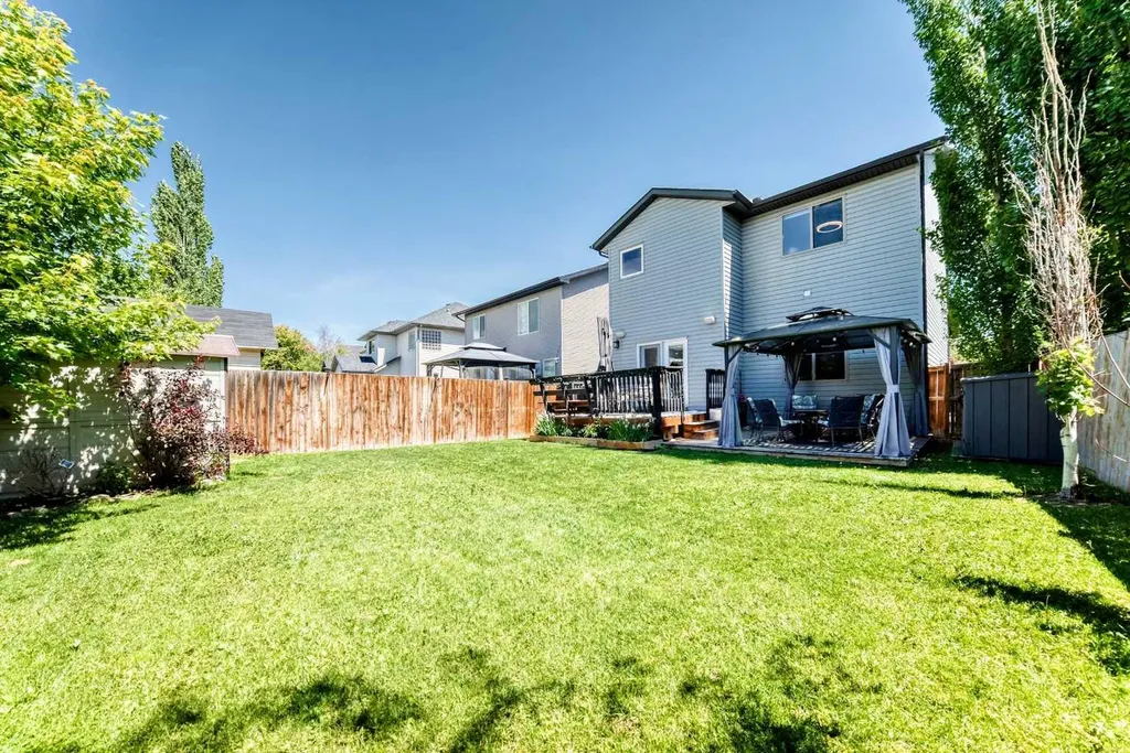 24 Brightonstone Gardens SE Calgary AB T2Z 0C7