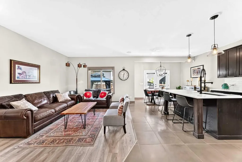 24 Brightonstone Gardens SE Calgary AB T2Z 0C7