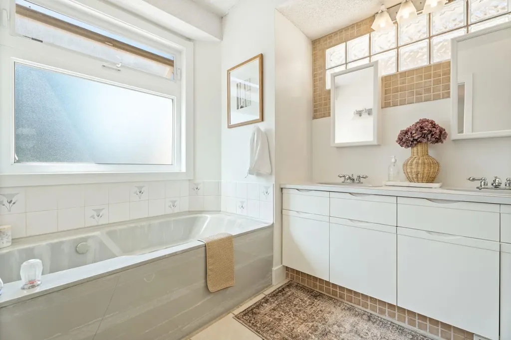 36 Sunvista Place SE Calgary AB T2X 2T4