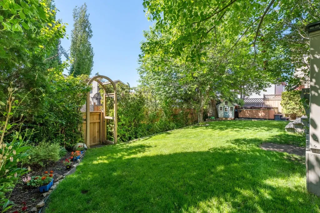 36 Sunvista Place SE Calgary AB T2X 2T4