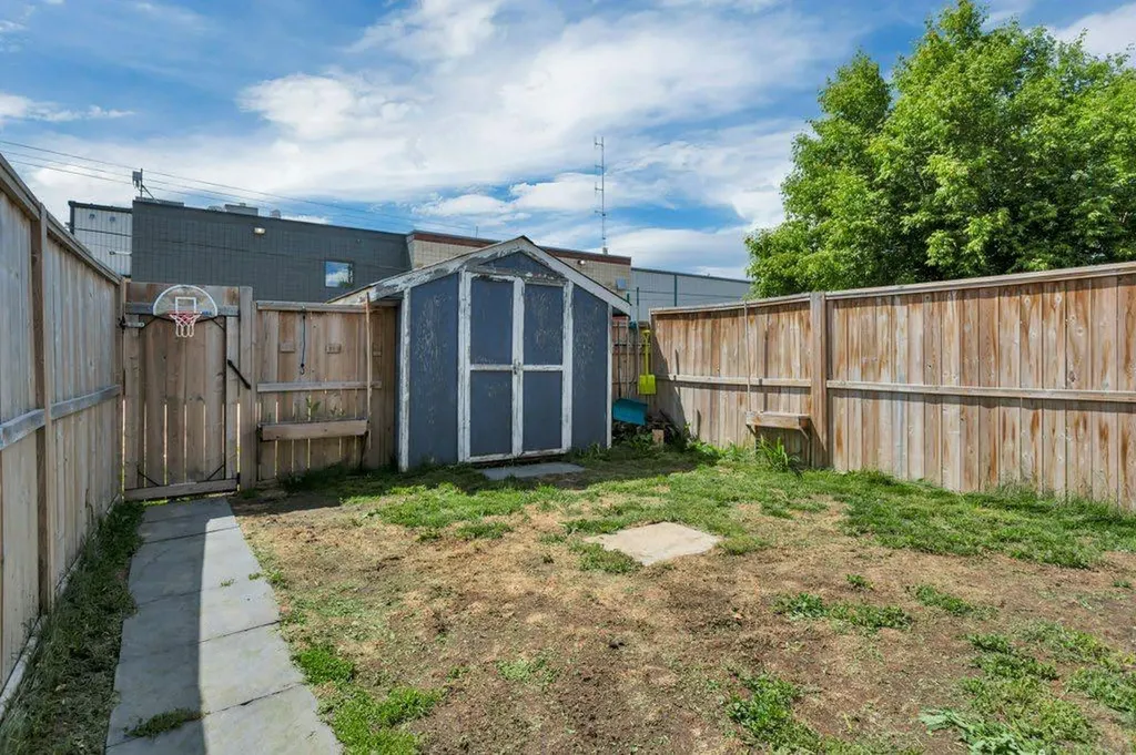 4917 Wocmacks Road Blackfalds AB T0M0J0