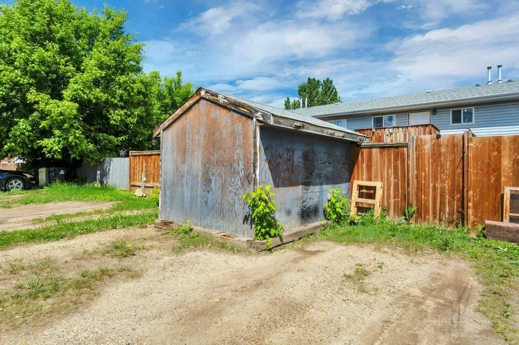 4917 Wocmacks Road Blackfalds AB T0M0J0