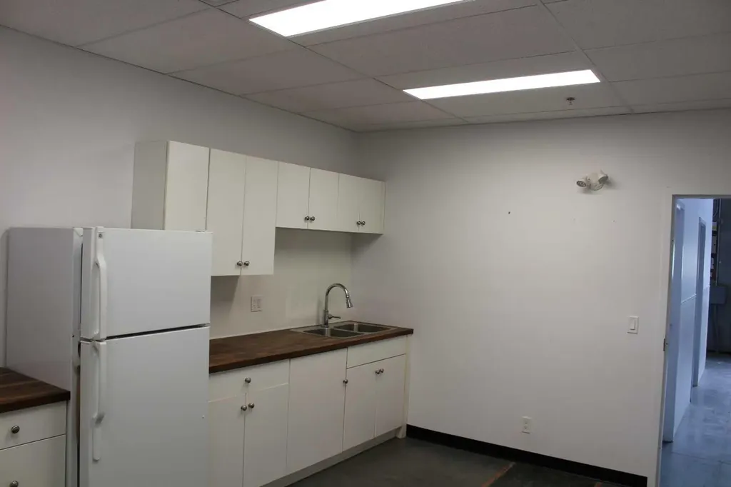 5073 11 Street SE Calgary AB T2G2A7