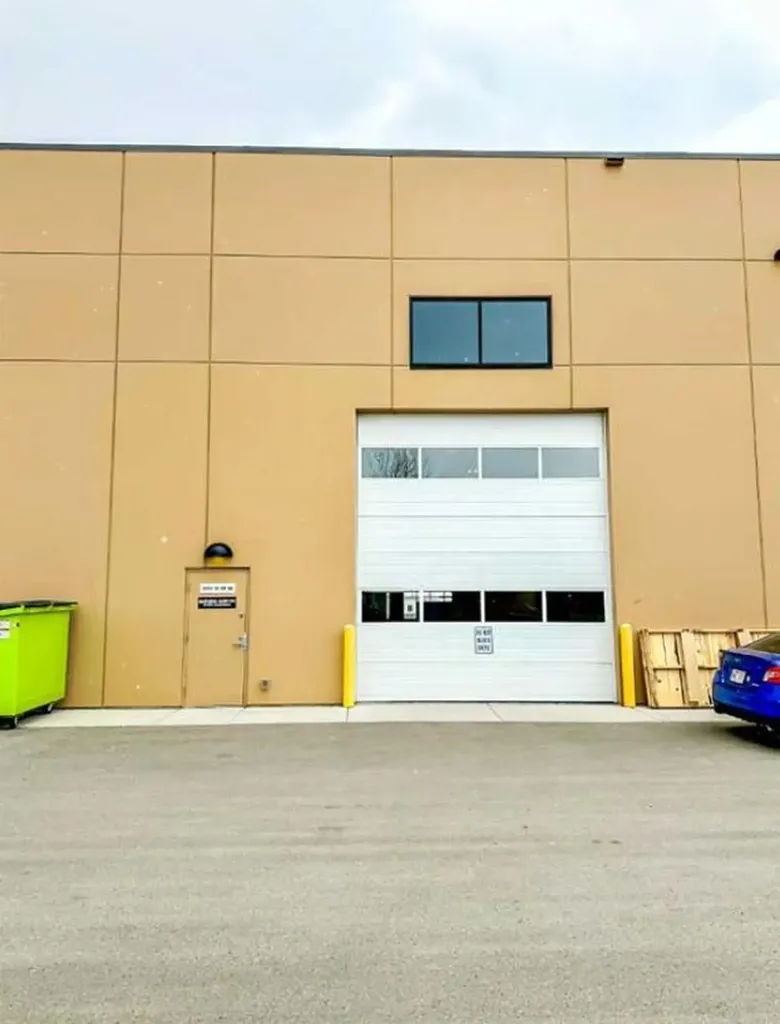 5073 11 Street SE Calgary AB T2G2A7