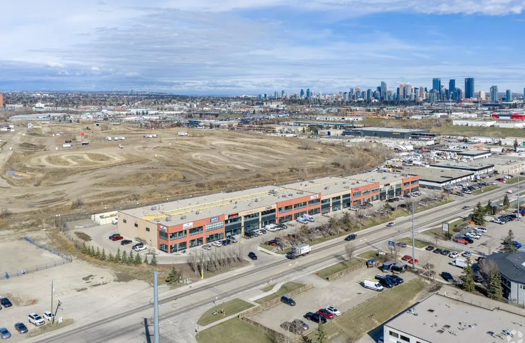 5073 11 Street SE Calgary AB T2G2A7