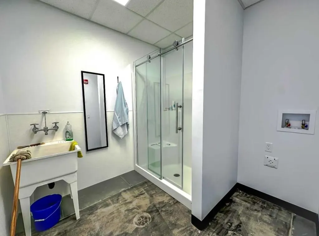 5073 11 Street SE Calgary AB T2G2A7
