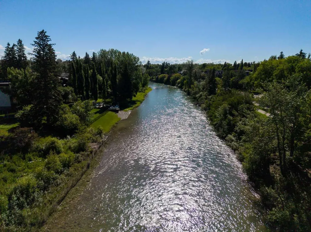 407 40 Avenue SW Calgary AB T2S 0X5