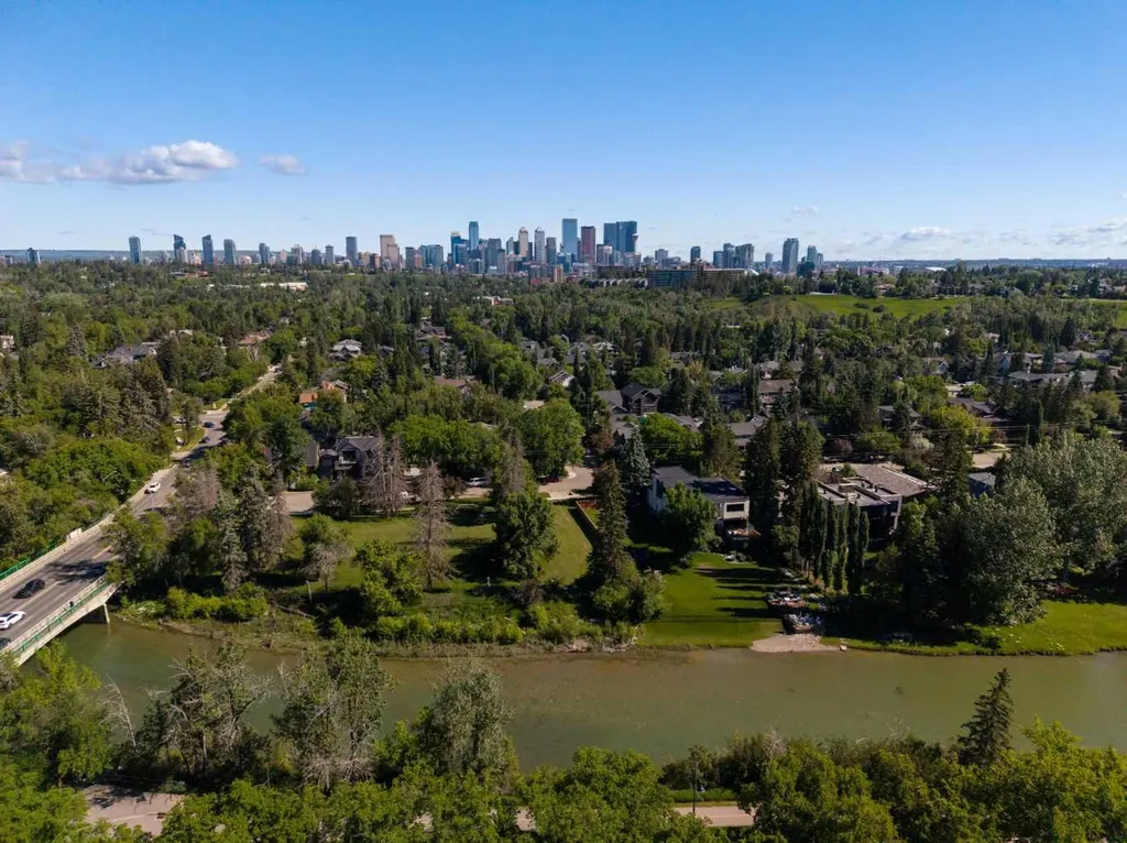 407 40 Avenue SW Calgary AB T2S 0X5