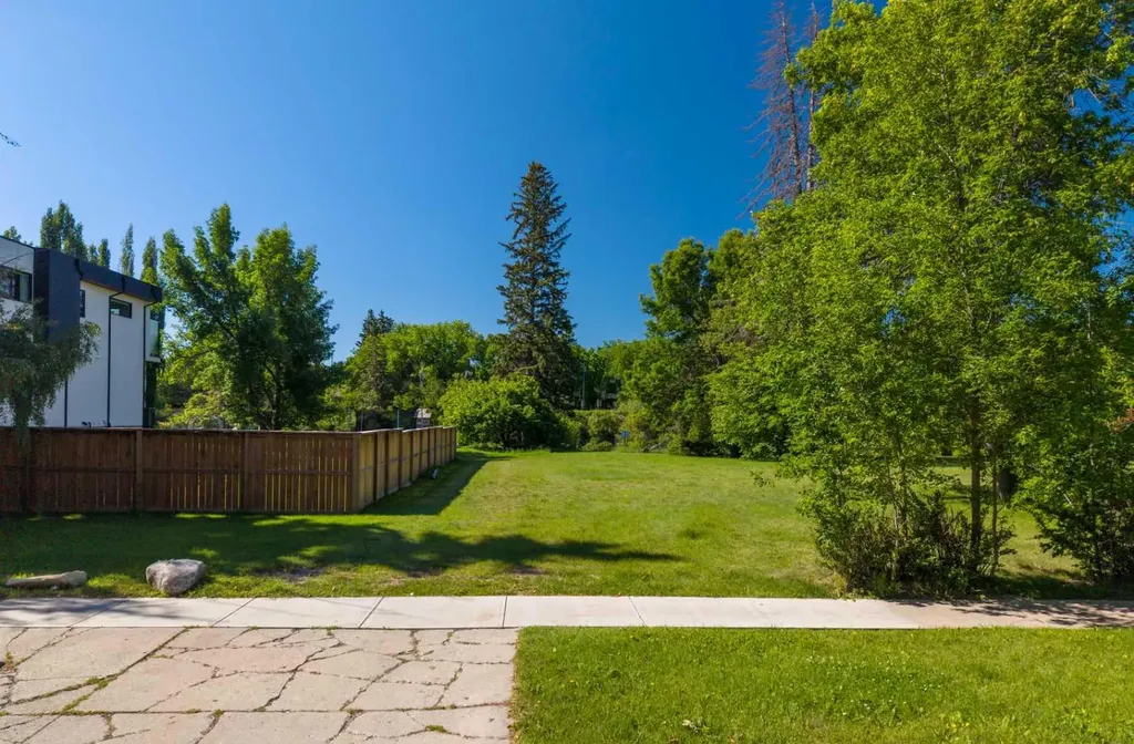 407 40 Avenue SW Calgary AB T2S 0X5