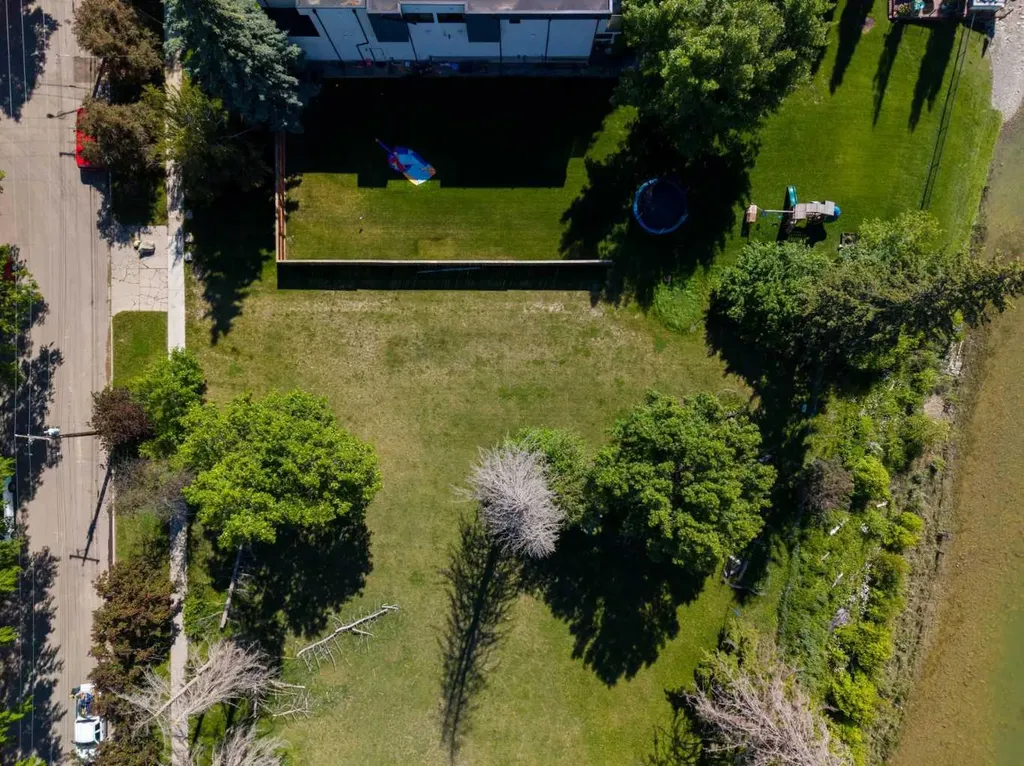 407 40 Avenue SW Calgary AB T2S 0X5