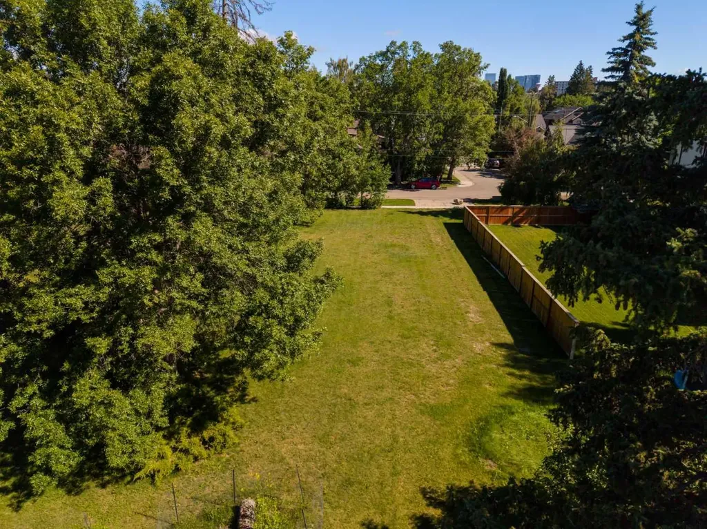 407 40 Avenue SW Calgary AB T2S 0X5