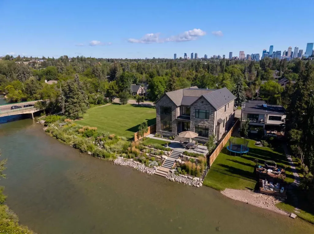 407 40 Avenue SW Calgary AB T2S 0X5